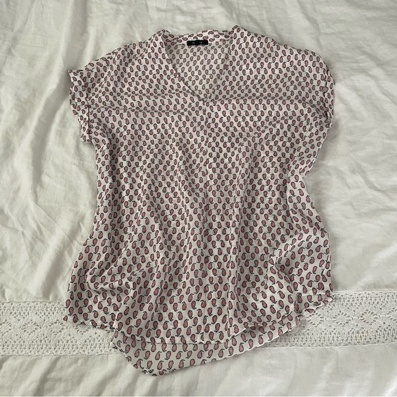 Pleione MEDIUM White Paisley Print Cuffed Cap Sleeve Boxy Top V-Neck pink - Picture 2 of 8